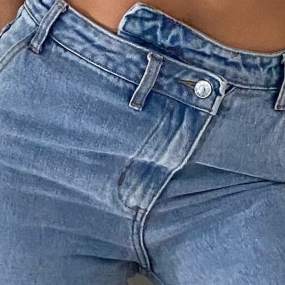 Pretty Little Thing Asymmetrical Jeans size 2 - Picture 3 of 3